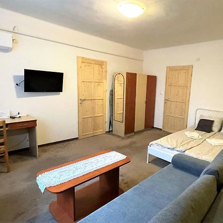 Évi Apartman Eger Extérieur photo