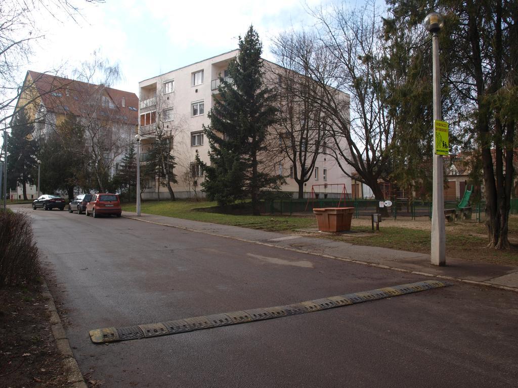 Évi Apartman Eger Extérieur photo